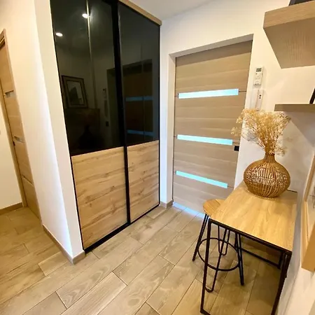 Magnifique 2 Piece 50 M² Avec Piscine *